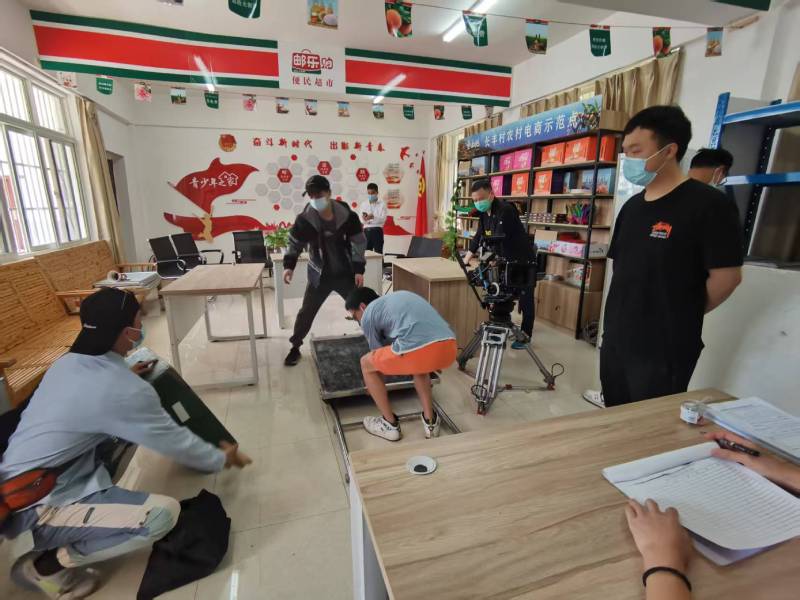 雅江县广告片拍摄公司：极简主义践行者，少即是多的视觉哲学